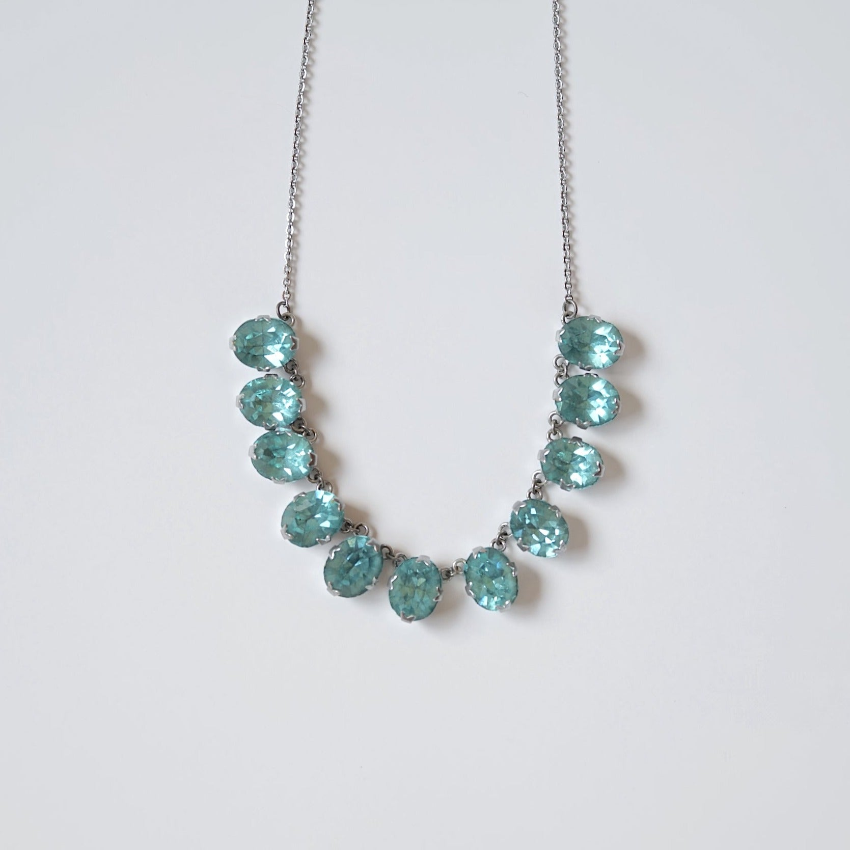 LIGHT BLUE OVAL GLASS NECKLACEライトブルー・オーバル・グラス・ネックレス