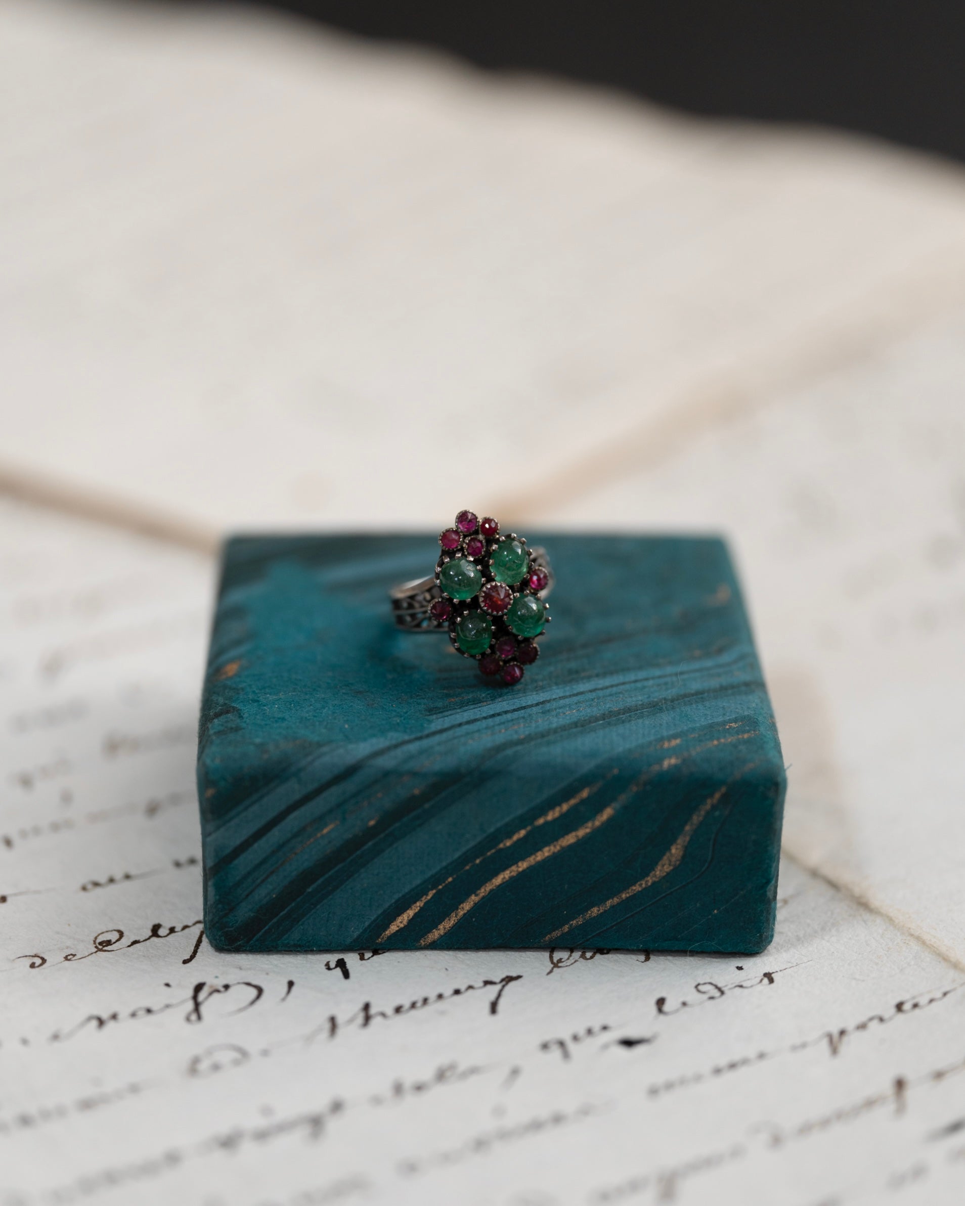 Floral et Clover  Paste Silver Ring with Emerald and Ruby Tones