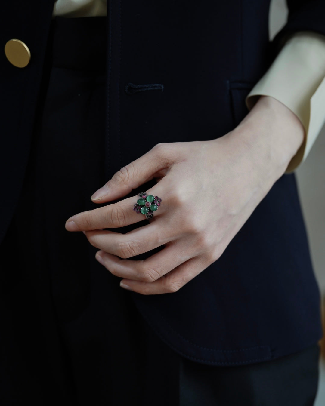 Floral et Clover  Paste Silver Ring with Emerald and Ruby Tones