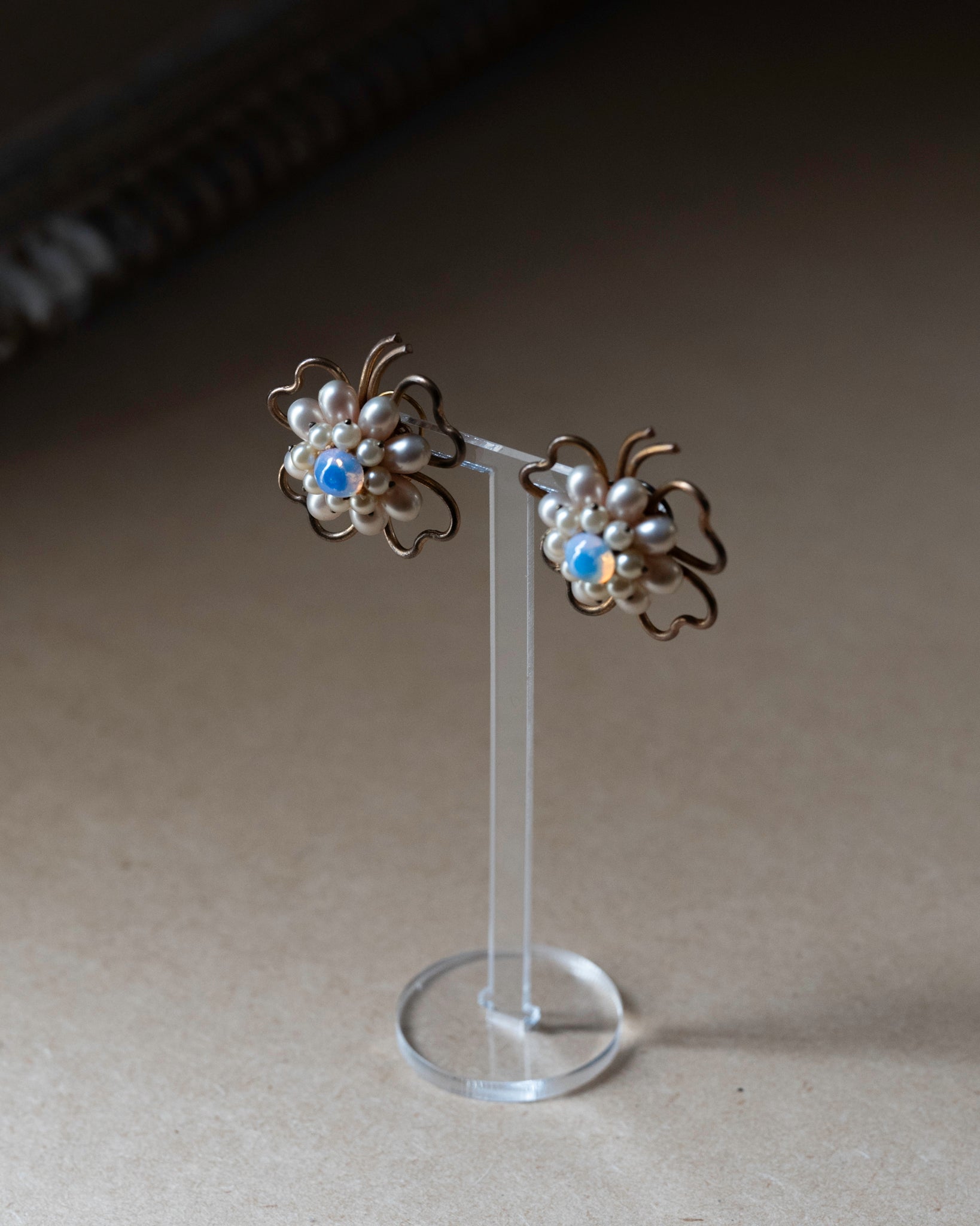 Louis Rousselet | Clover Glass Pearl Earrings