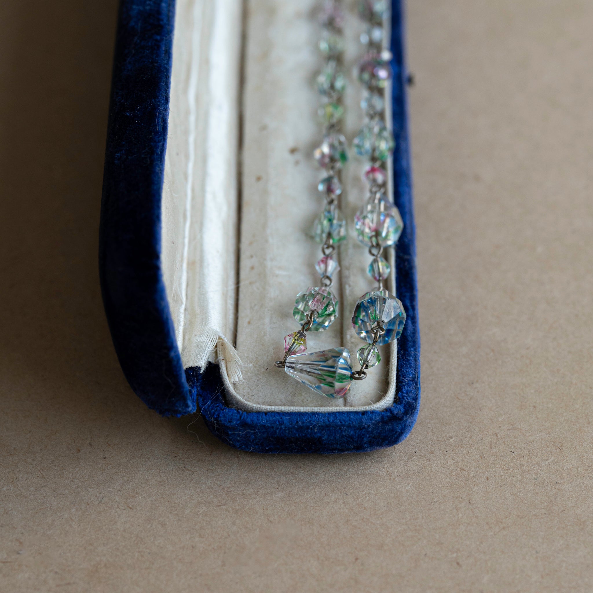 Clear Tone Iris Glass Necklace