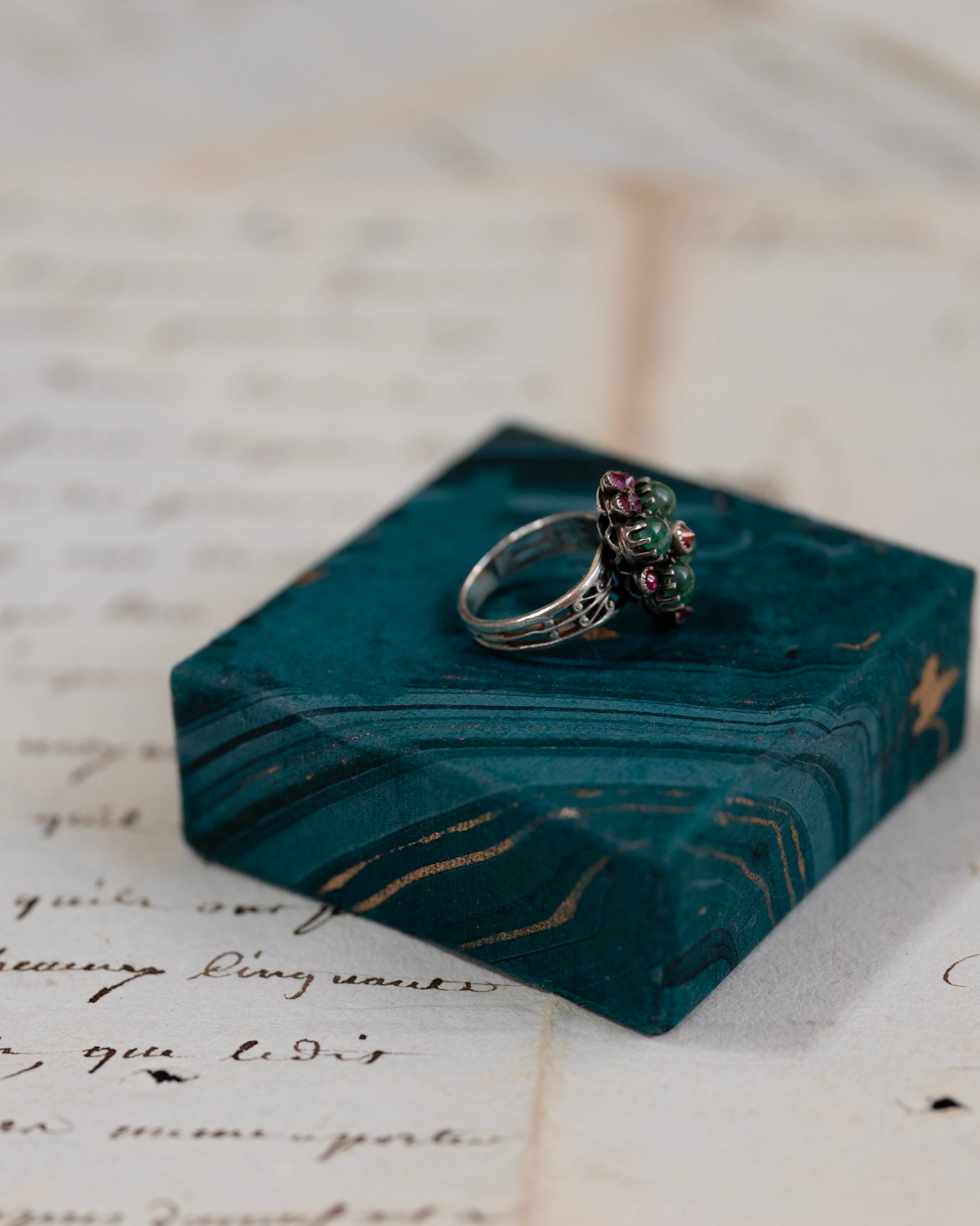 Floral et Clover  Paste Silver Ring with Emerald and Ruby Tones