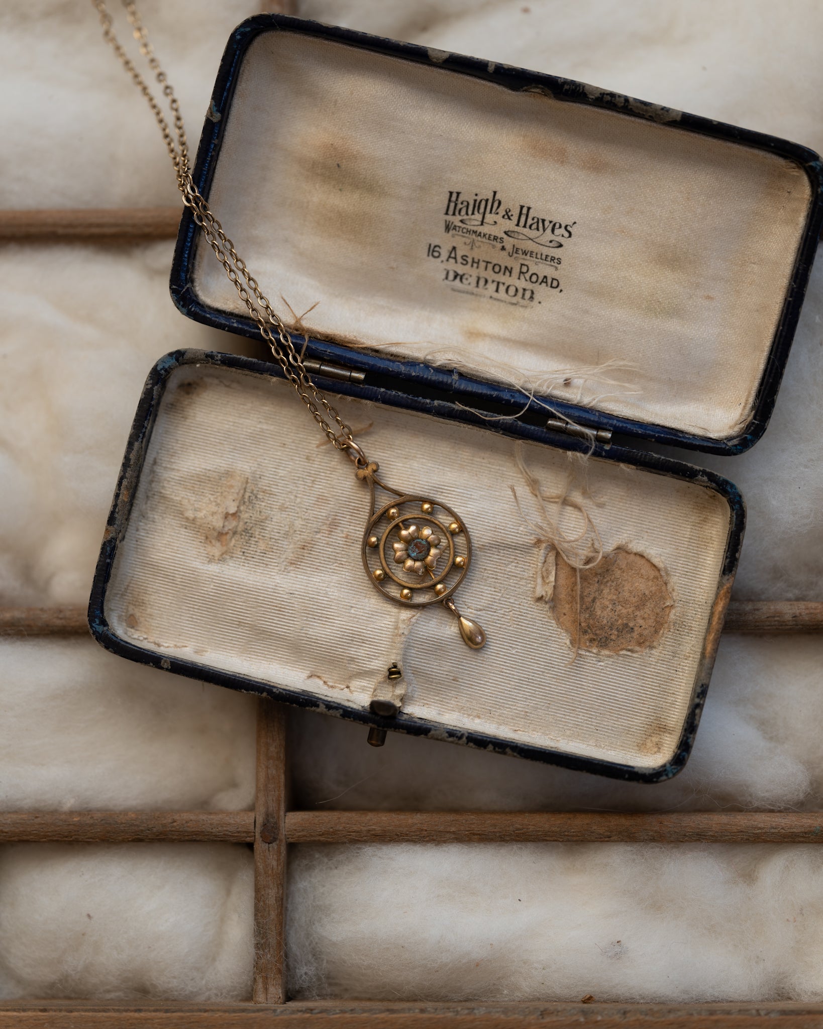 C.1900s Victorian Gold Tone Necklace with Saphiret and Floral Motif