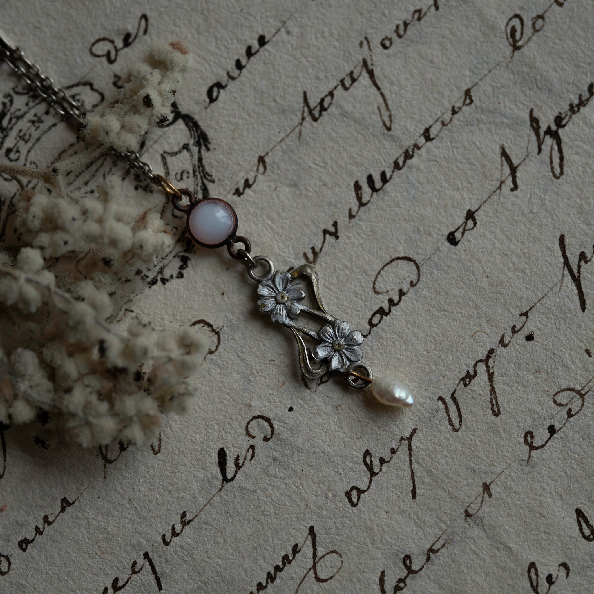 Opal Glass et Water Pearl Flower Necklace