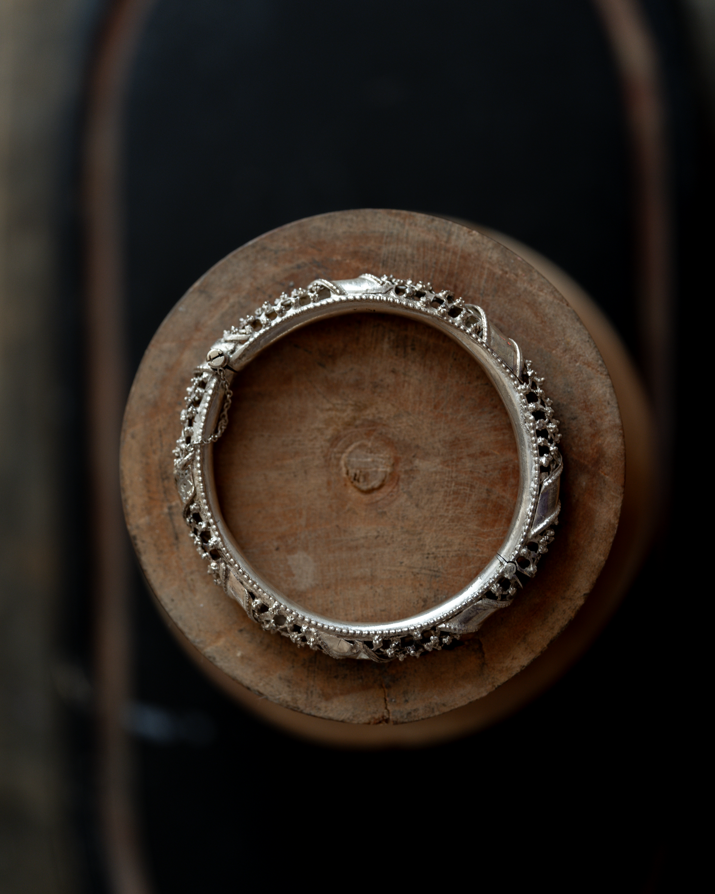 C1900s Silver Ribbon Motif Bangle