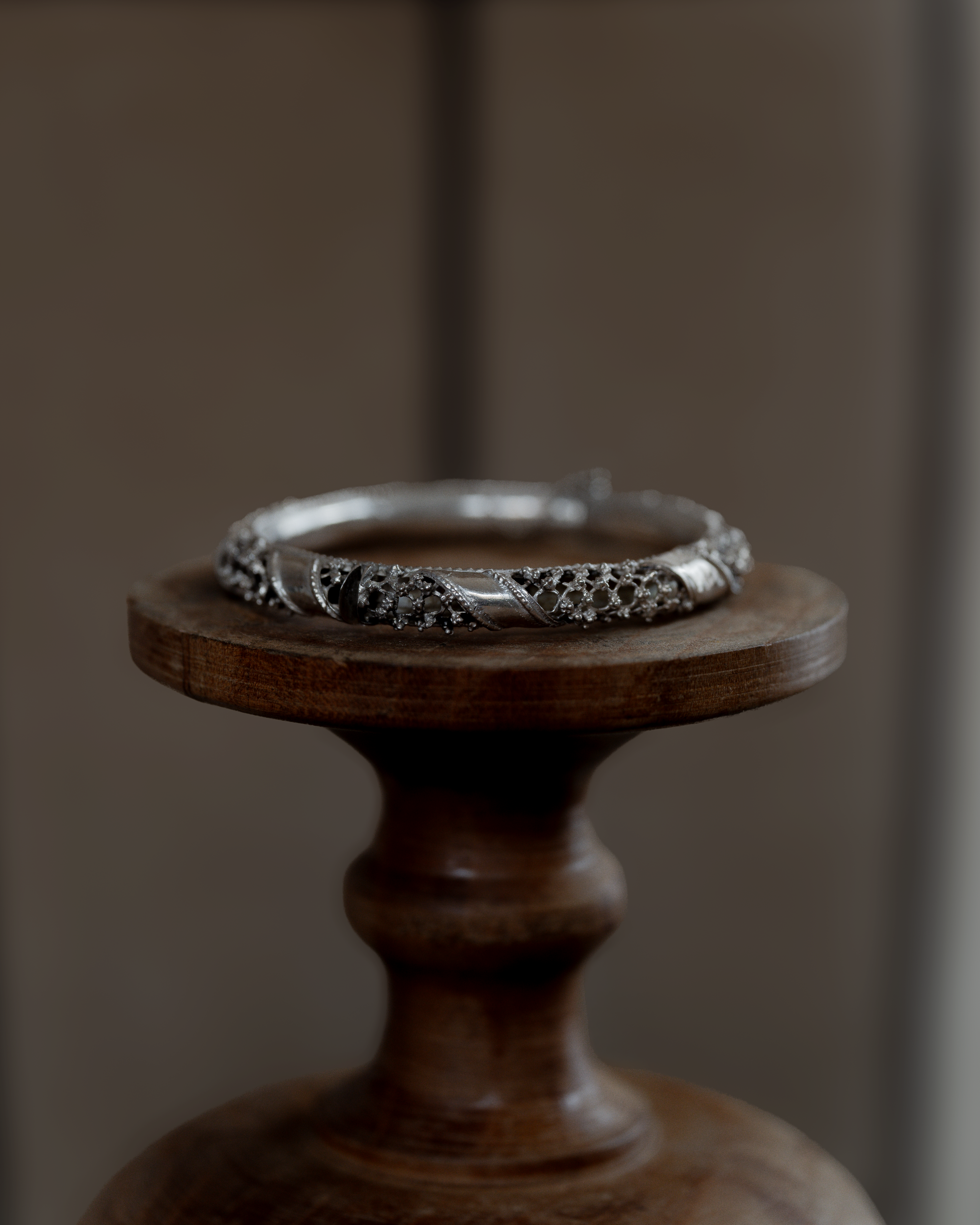 C1900s Silver Ribbon Motif Bangle