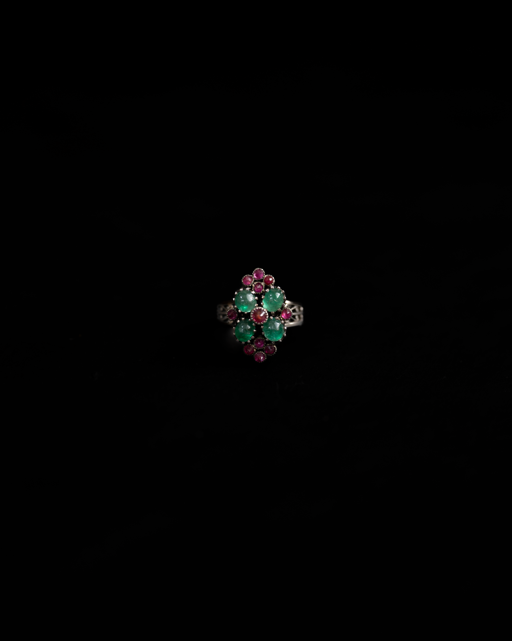 Floral et Clover  Paste Silver Ring with Emerald and Ruby Tones