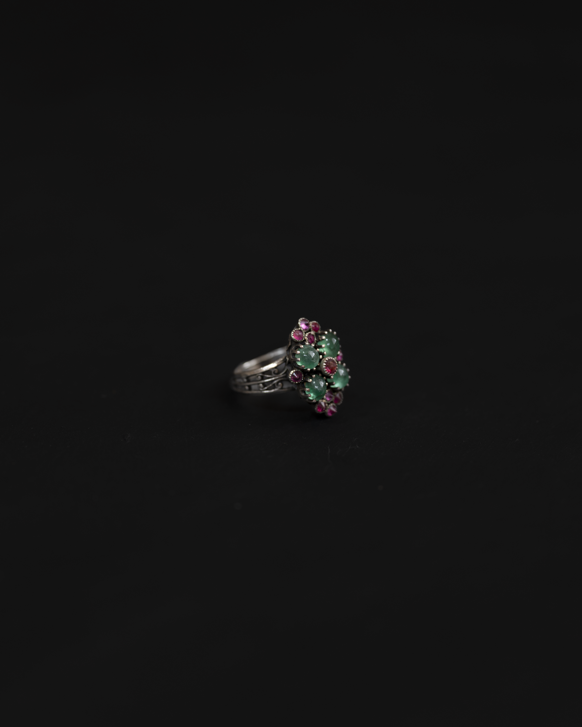 Floral et Clover  Paste Silver Ring with Emerald and Ruby Tones