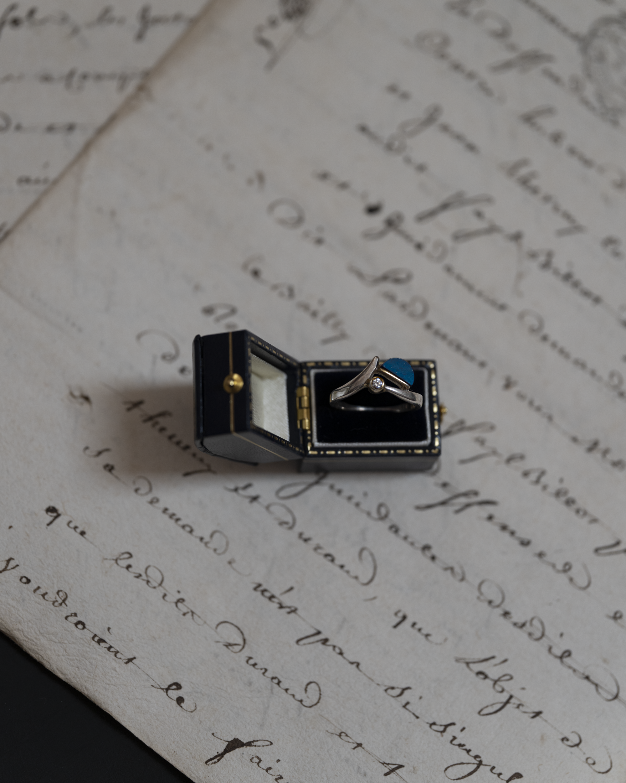 Art Deco Half-Moon et Star Blue Glass Silver Ring