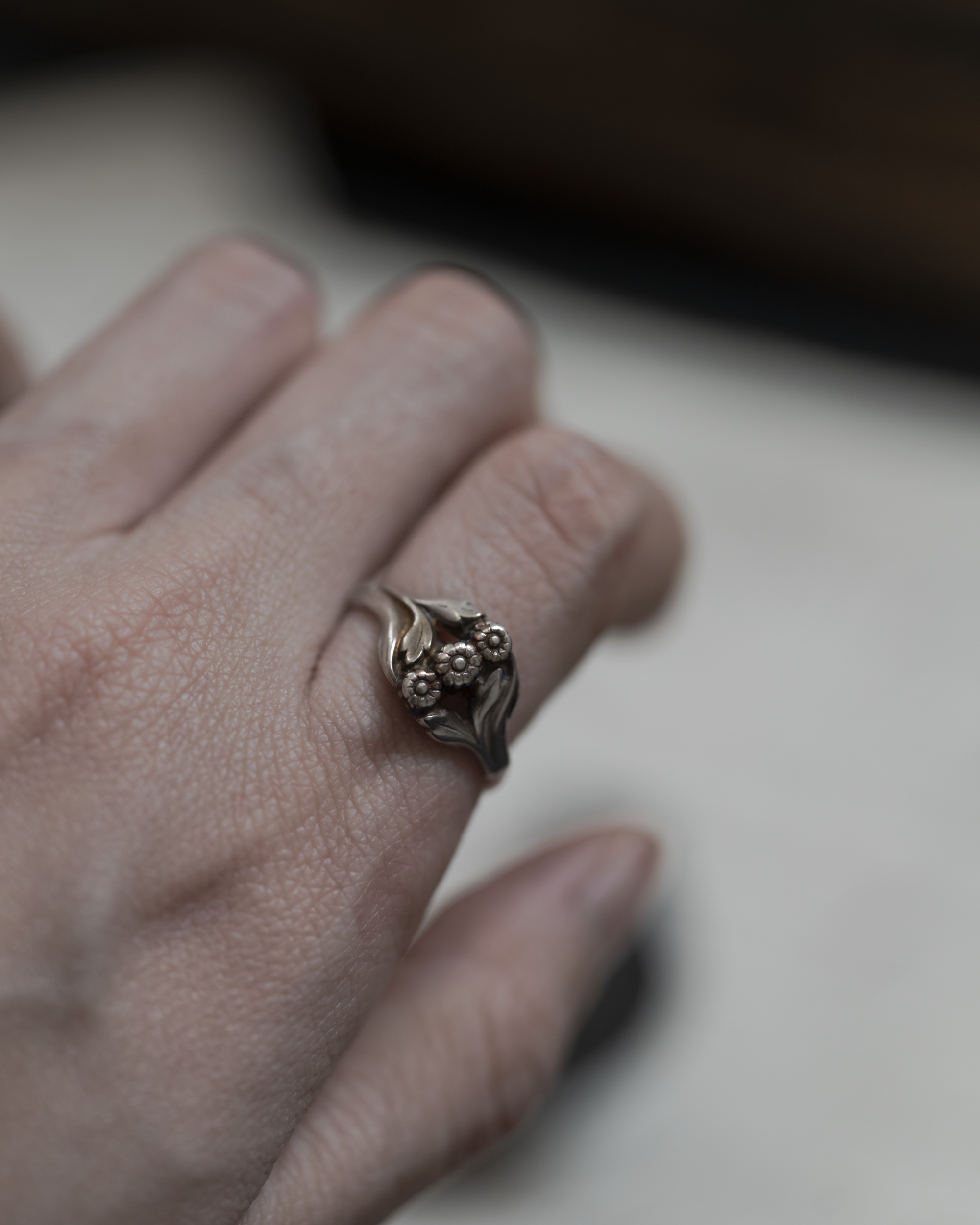 Art Nouveau Silver Floral Ring with Leaf Motif