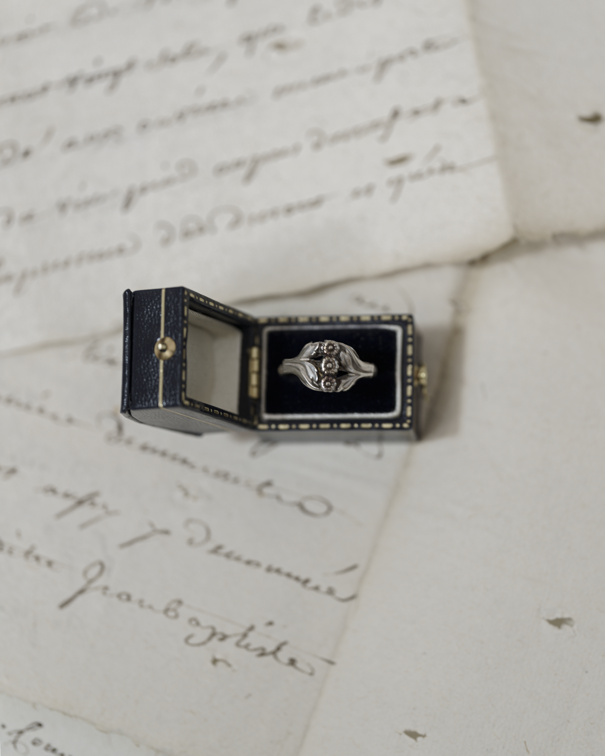 Art Nouveau Silver Floral Ring with Leaf Motif