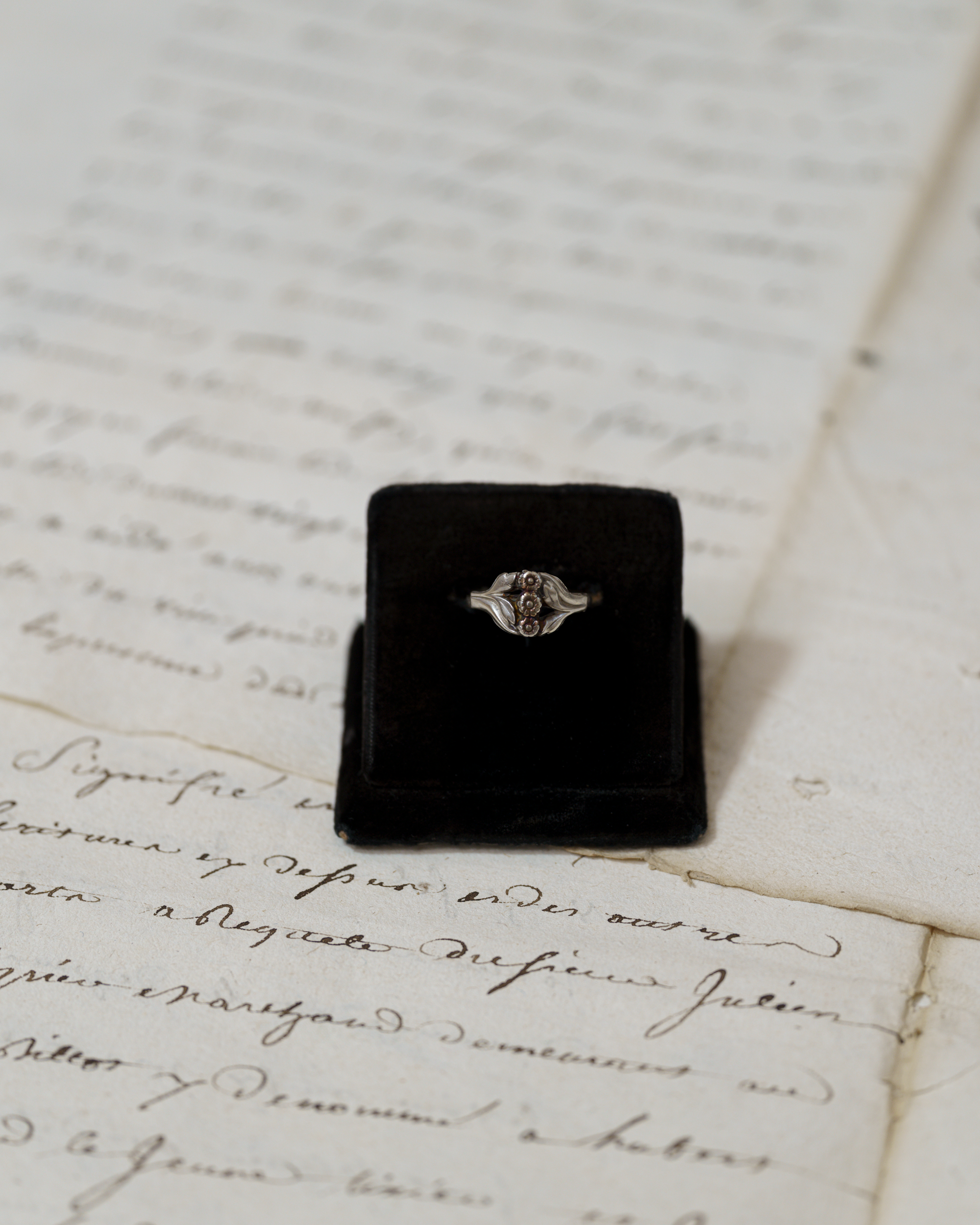 Art Nouveau Silver Floral Ring with Leaf Motif