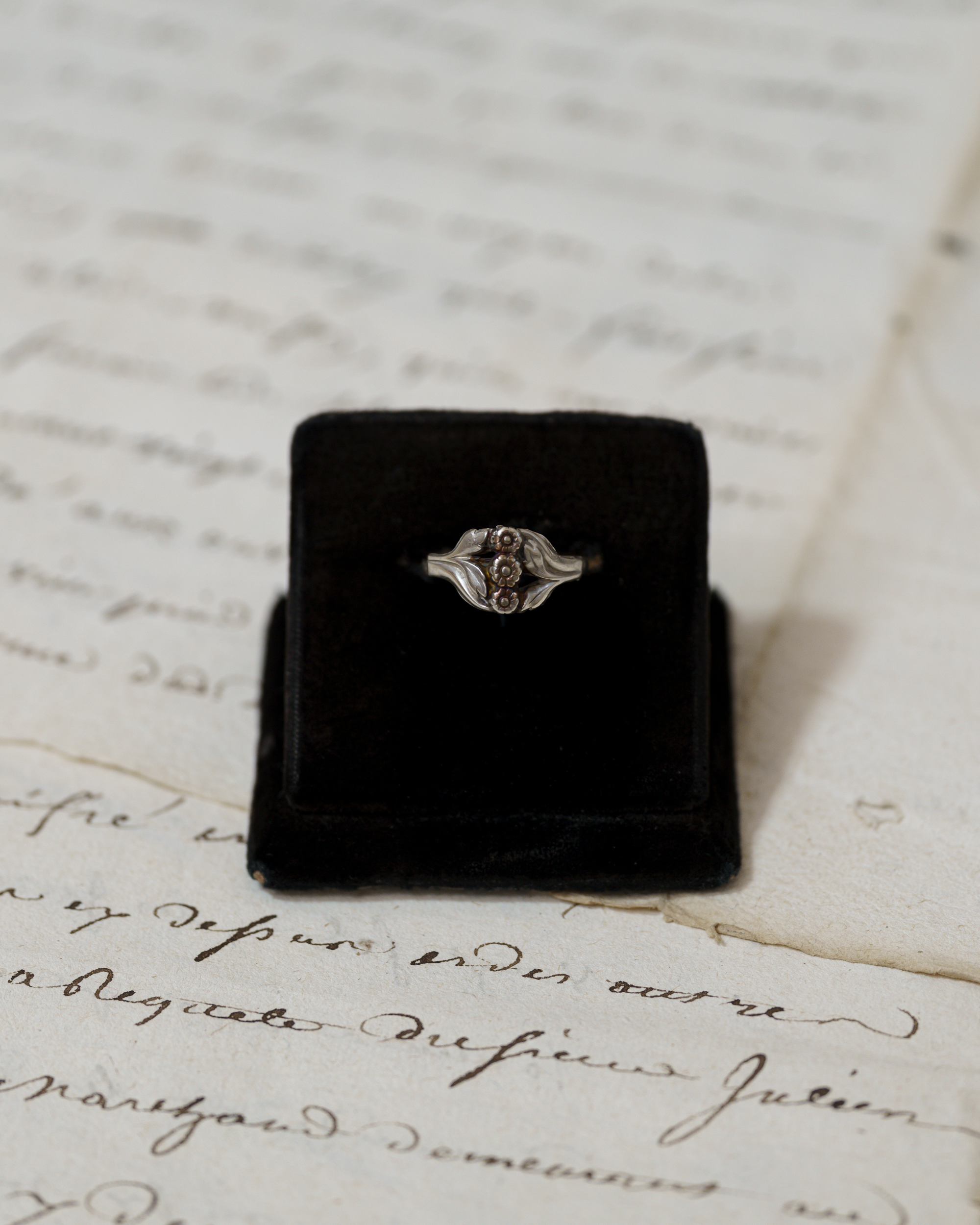 Art Nouveau Silver Floral Ring with Leaf Motif