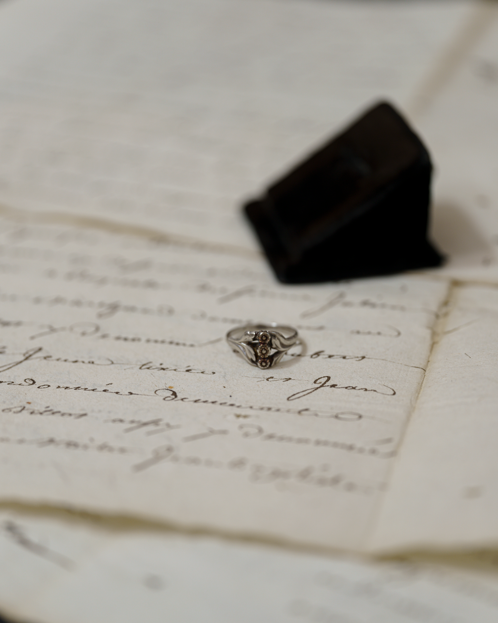 Art Nouveau Silver Floral Ring with Leaf Motif